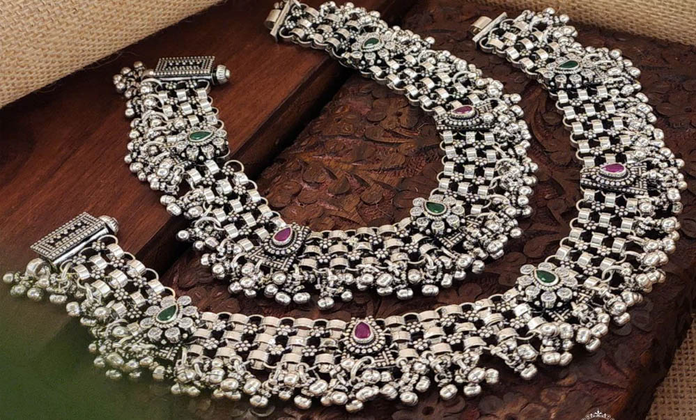 Silver Price Crash: चांदी की कीमतों में जबरदस्त गिरावट, 40% की गिरावट, भारत में मचा तूफान